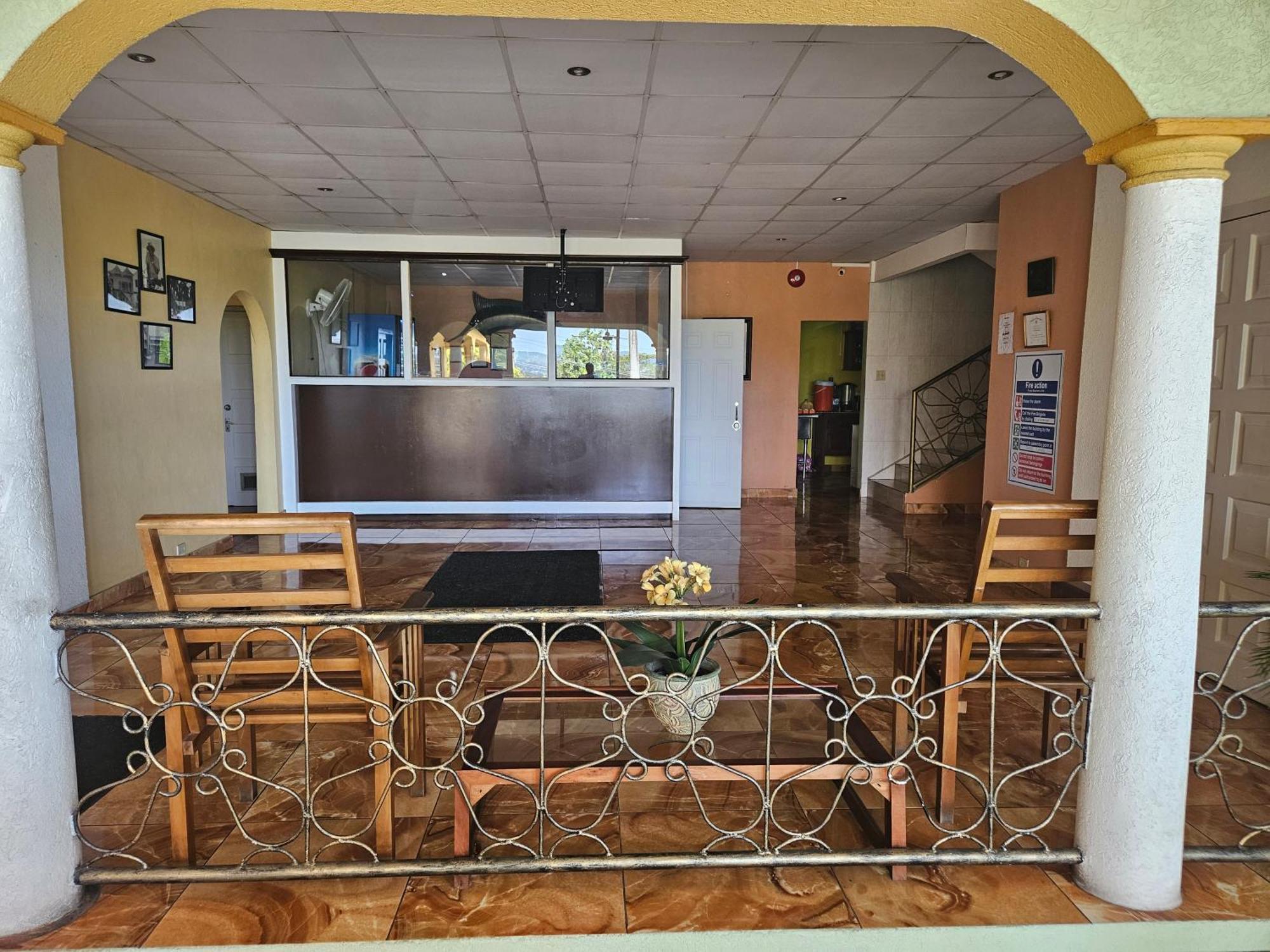 Palm Bay Guest House & Restaurant Бухта Монтего Экстерьер фото