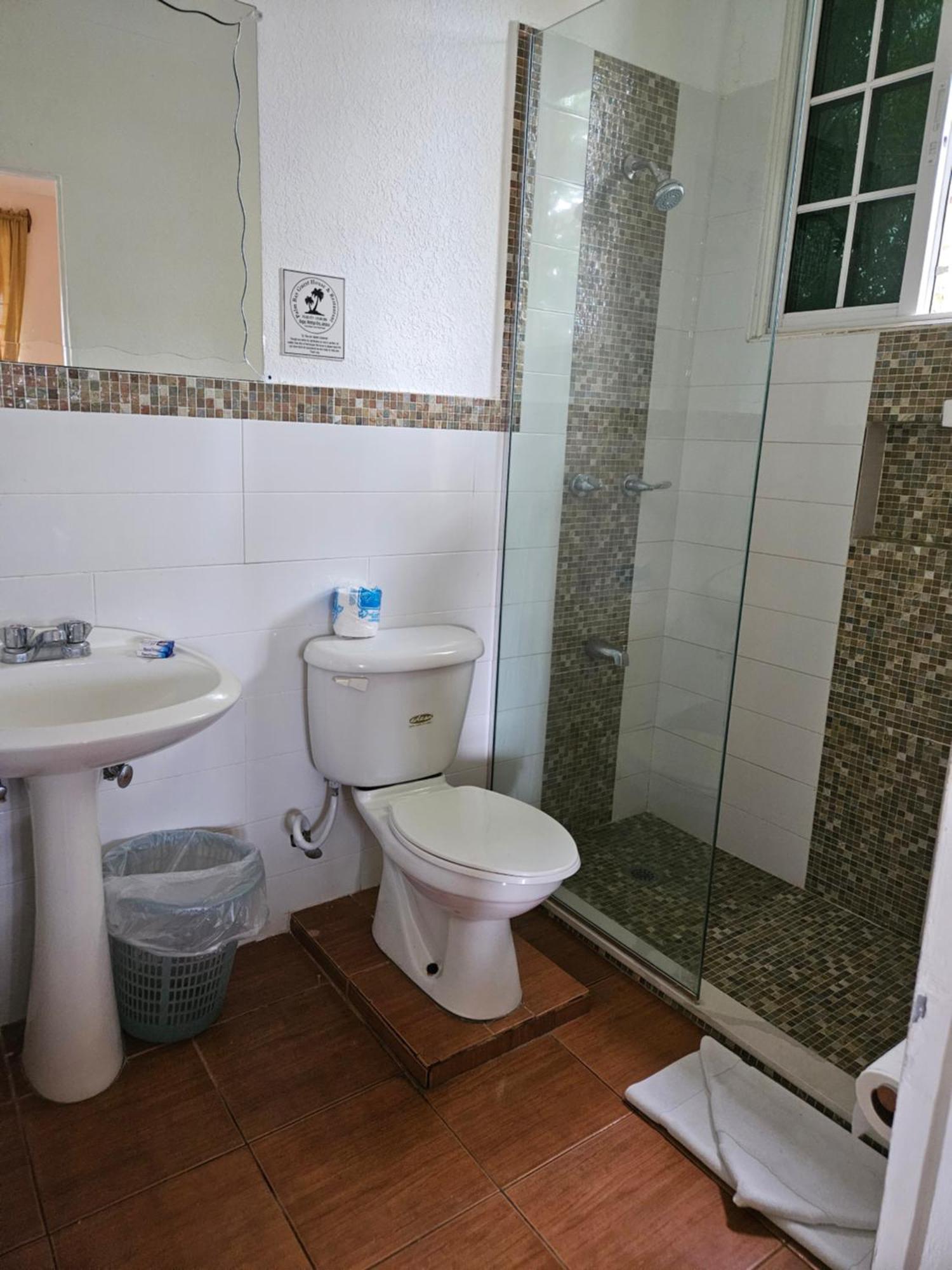Palm Bay Guest House & Restaurant Бухта Монтего Экстерьер фото