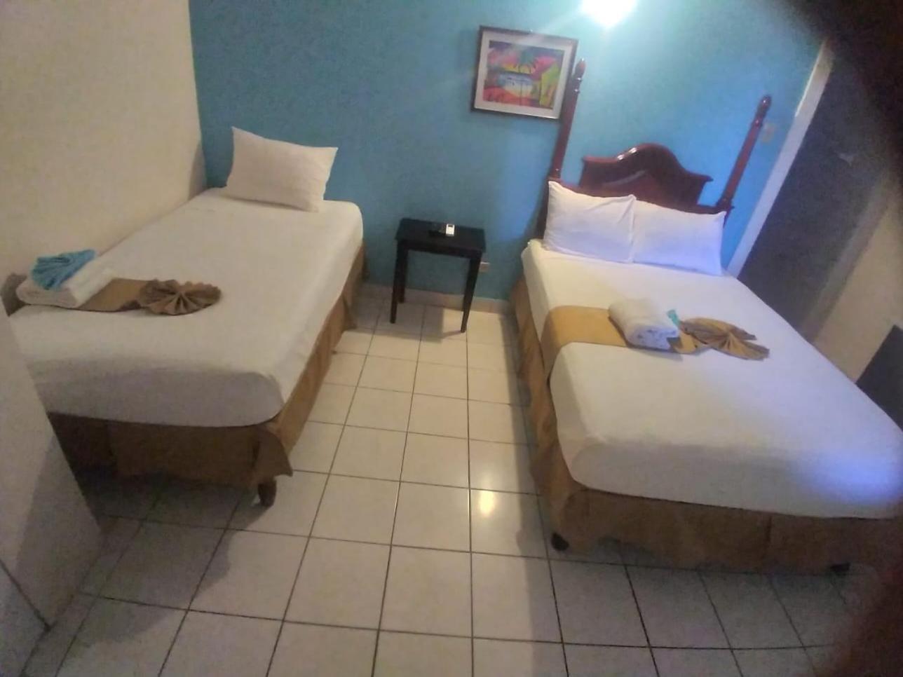 Palm Bay Guest House & Restaurant Бухта Монтего Экстерьер фото