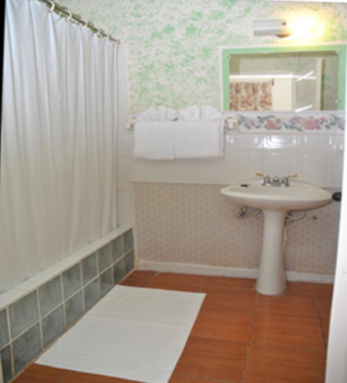 Palm Bay Guest House & Restaurant Бухта Монтего Номер фото