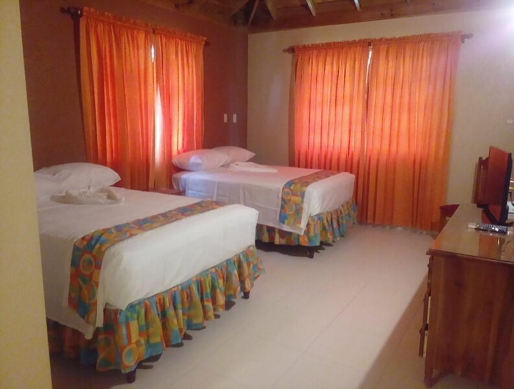 Palm Bay Guest House & Restaurant Бухта Монтего Экстерьер фото